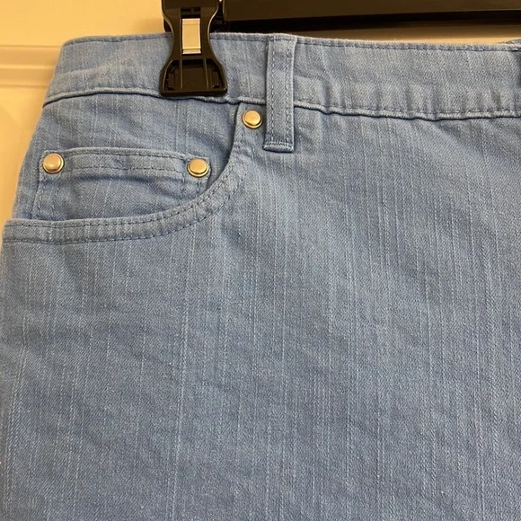 D & Co ladies capris - Picture 2 of 8